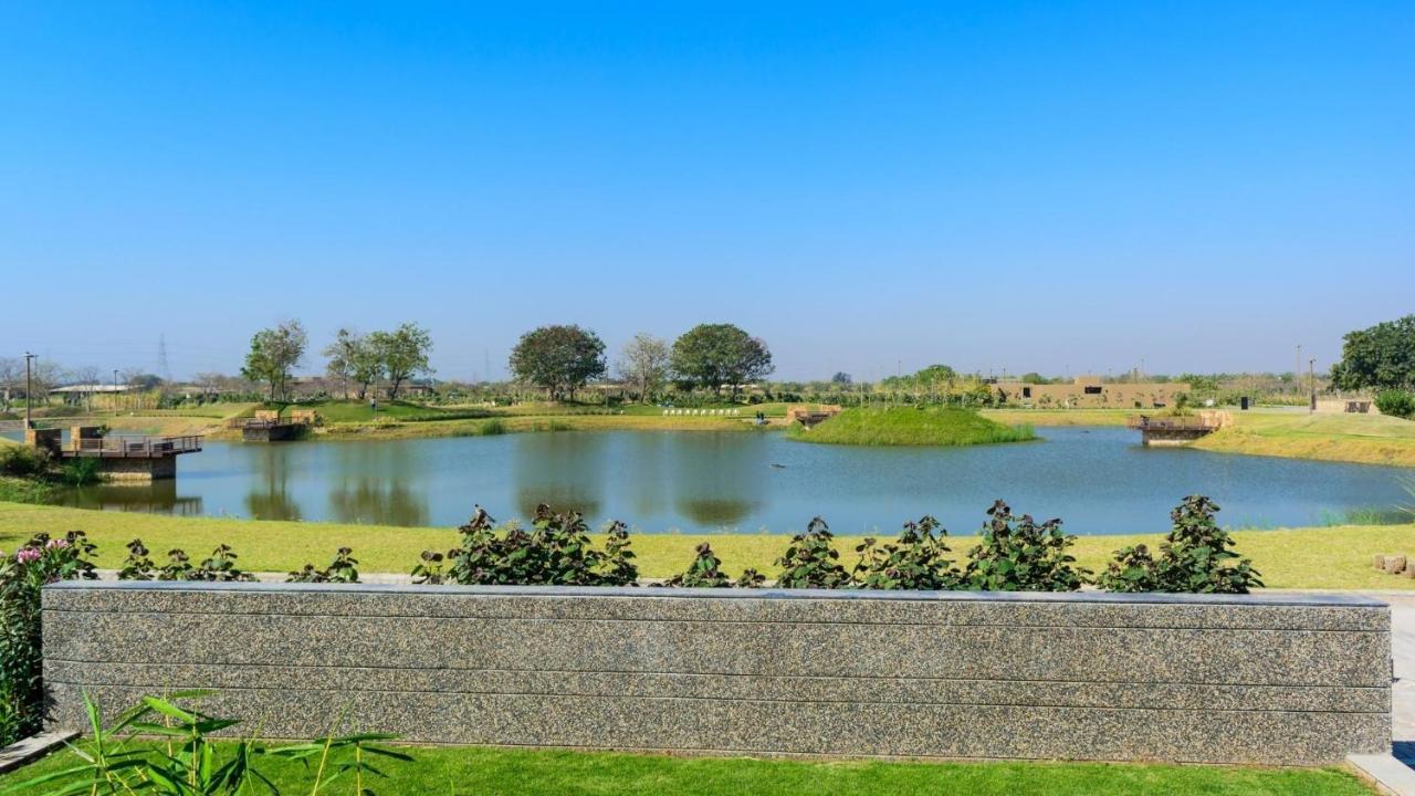 Life At Repose- Lake Villas Resort & Club Chor Warodra Exterior photo